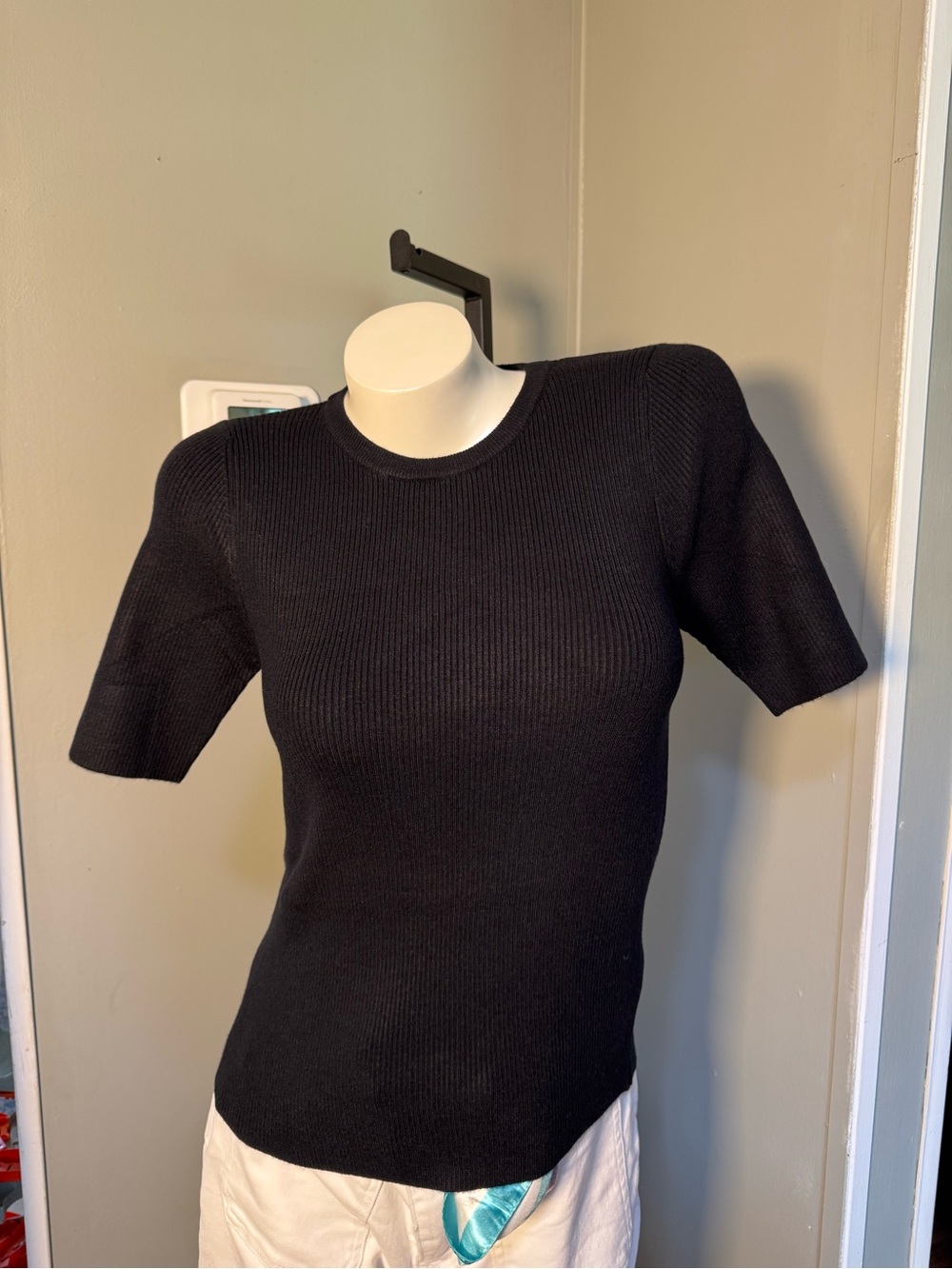 NWOT Zenana Black Ribbed Short-Sleeve Knit Top - Classic Women's Tee